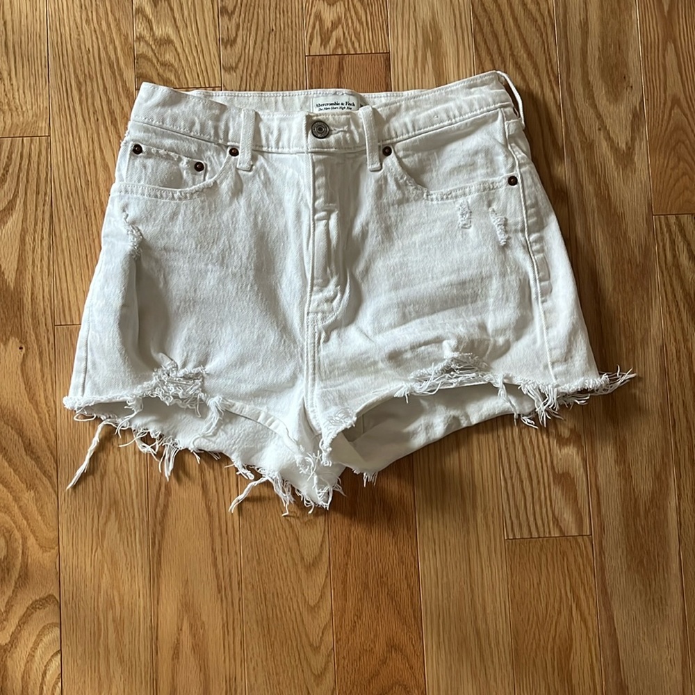 Abercrombie and Fitch White The Mom Short High Rise Curve Love